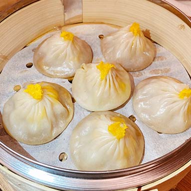 Crab Meat & Pork 蟹粉小籠包