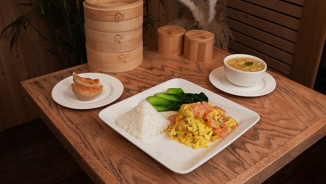 steam nyc silky egg w. shrimp in black truffle