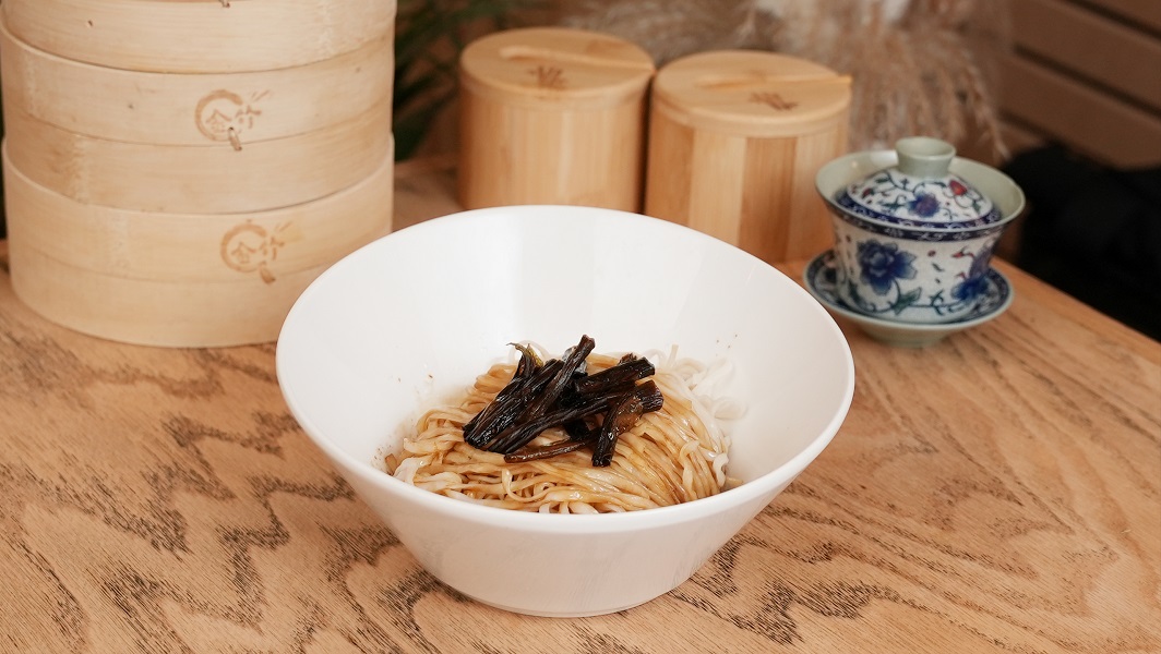 steam nyc scallion oil noodles