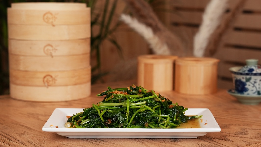 steam nyc sauteed spinach w. dried shallots